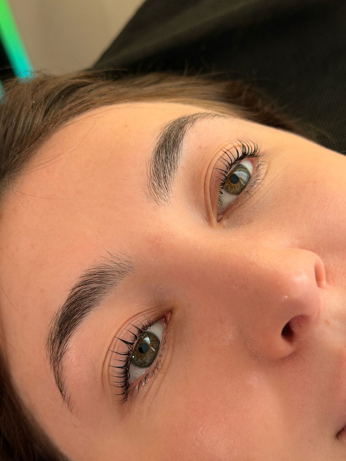 Natural brow shape paired with lifted lashes